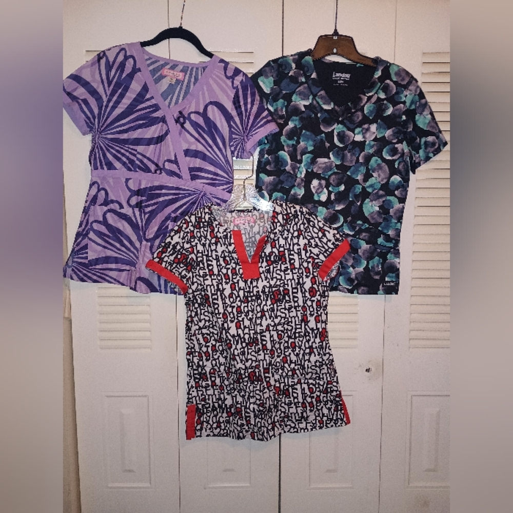Bundle Of 3 Women KOI/LANDAU Scrub Tops (xs/xsm)